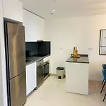 Beautiful New Build Apartment *
